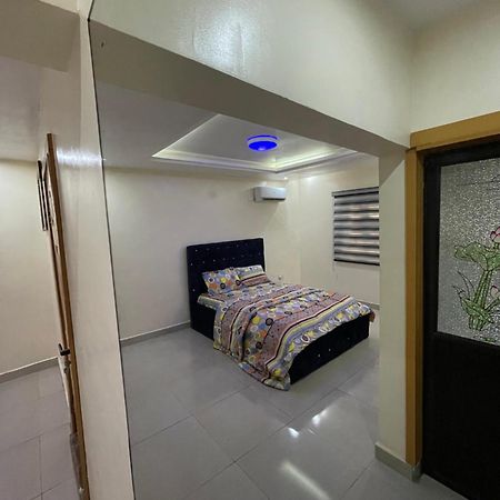 24-Hour Electricity An Entire Stylish 4-Bedroom Bungalow Akure Buitenkant foto