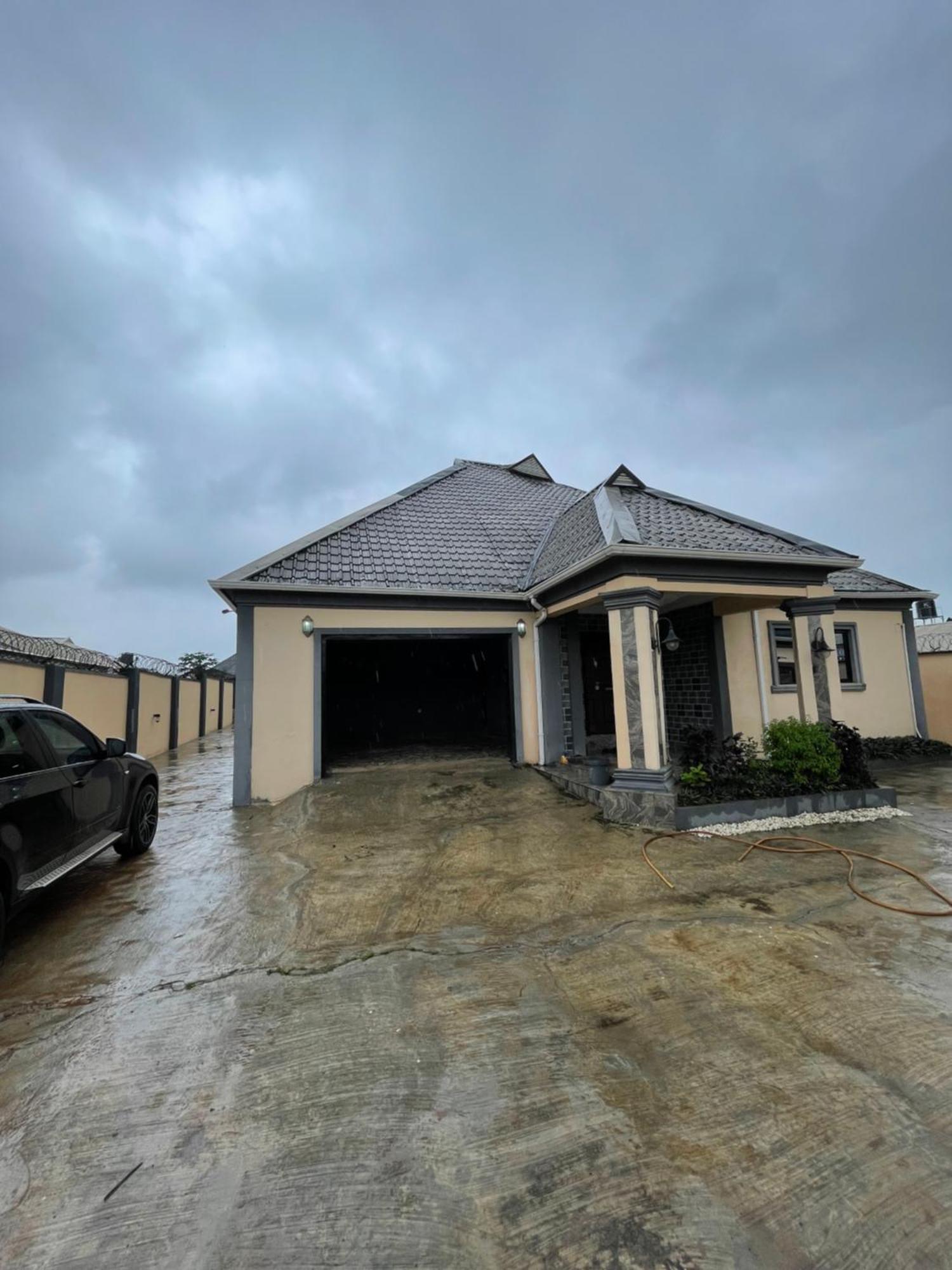 24-Hour Electricity An Entire Stylish 4-Bedroom Bungalow Akure Buitenkant foto