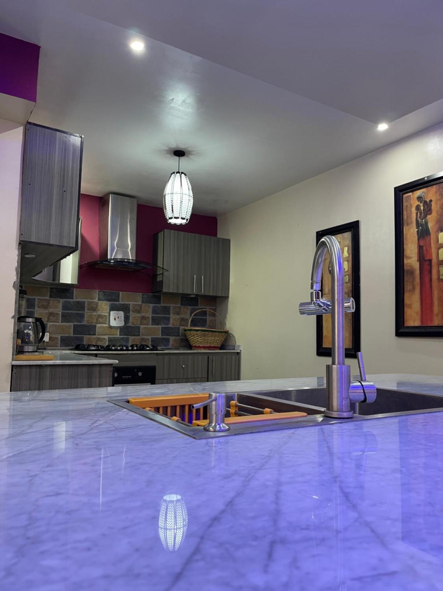 24-Hour Electricity An Entire Stylish 4-Bedroom Bungalow Akure Buitenkant foto