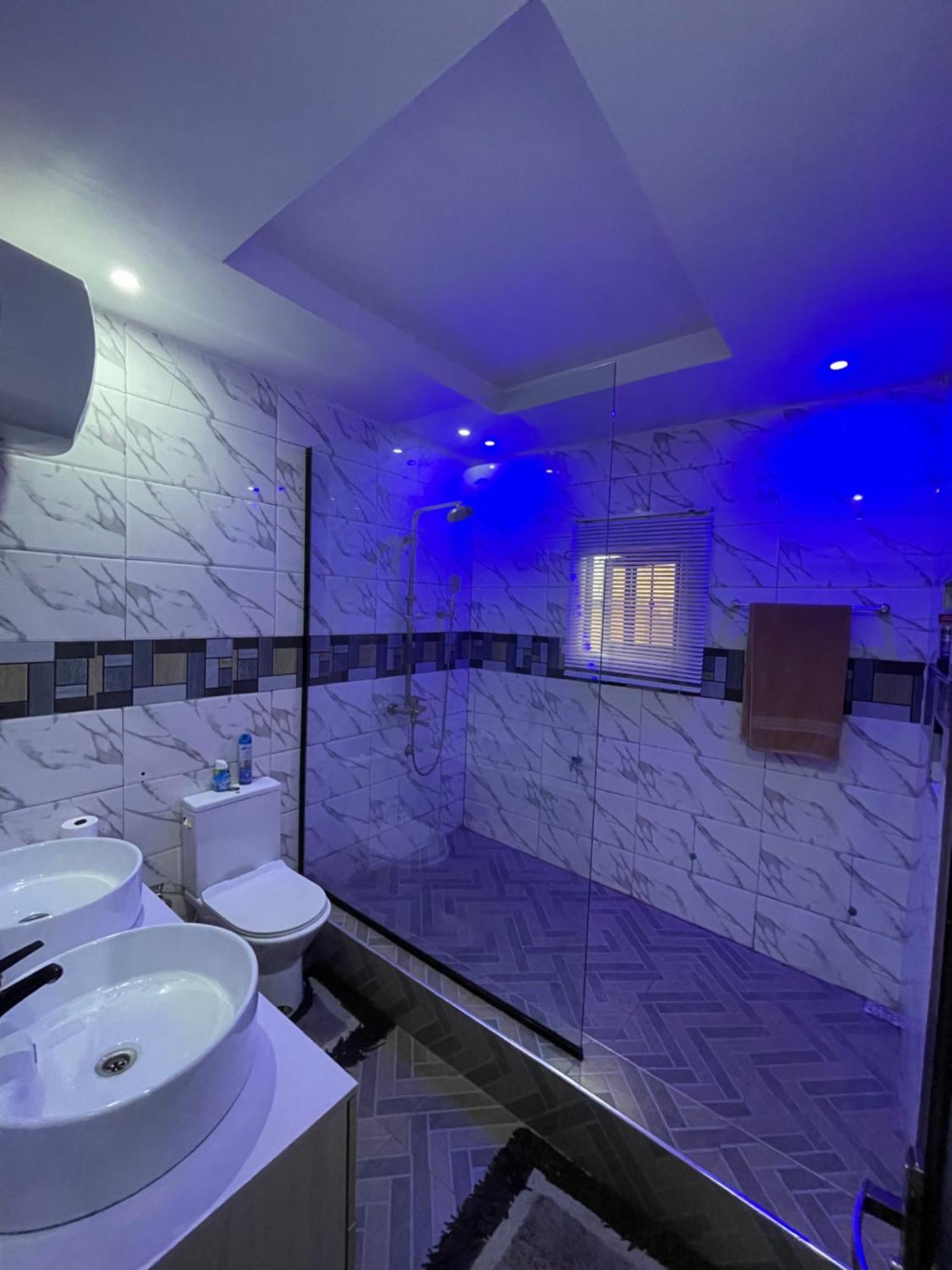 24-Hour Electricity An Entire Stylish 4-Bedroom Bungalow Akure Buitenkant foto